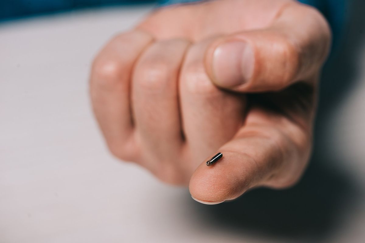 Un video racconta la vita da sorvegliati di chi ha innestato un biochip sottopelle