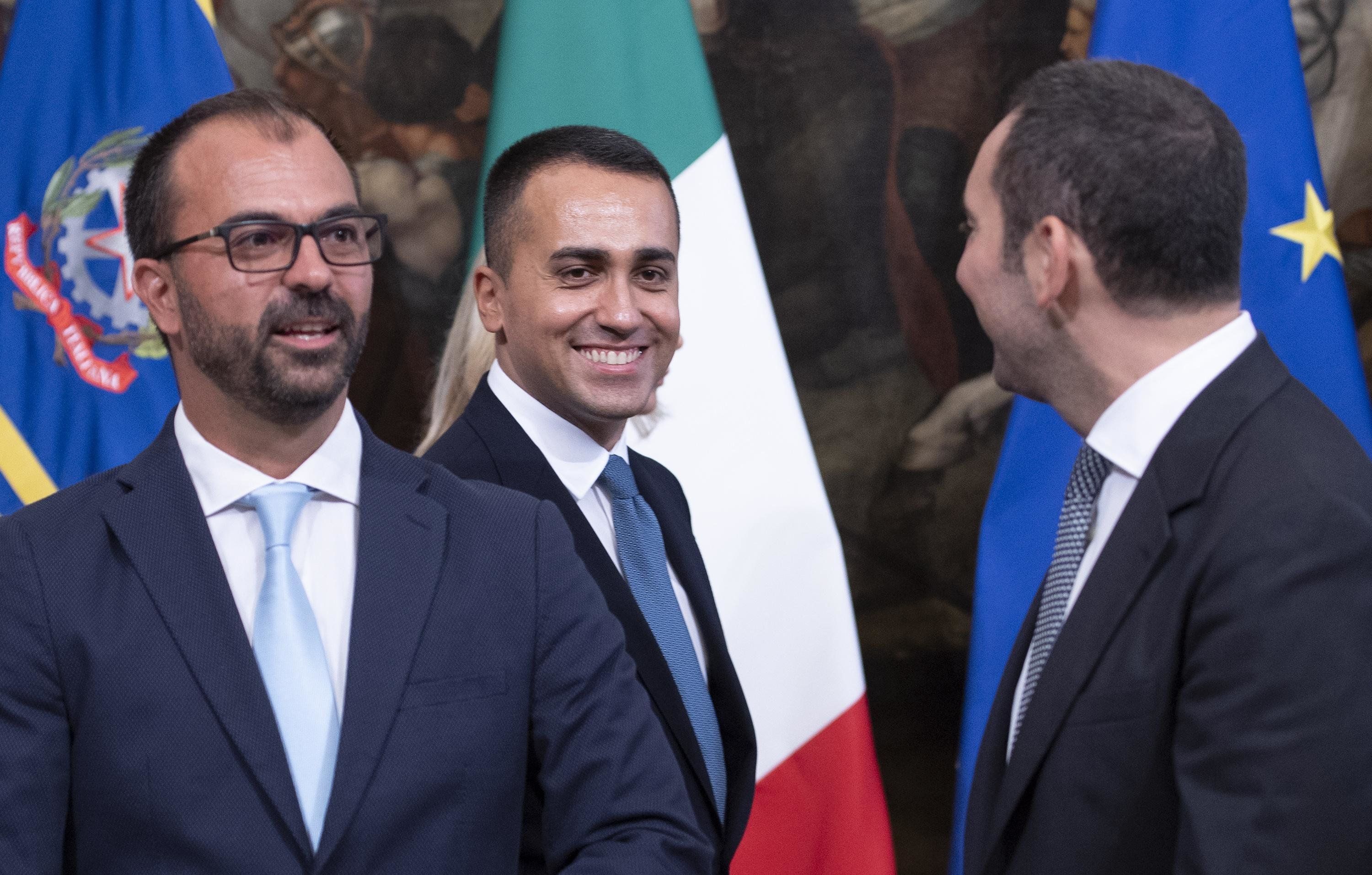 L’insostenibile doppia morale grillina sugli indagati