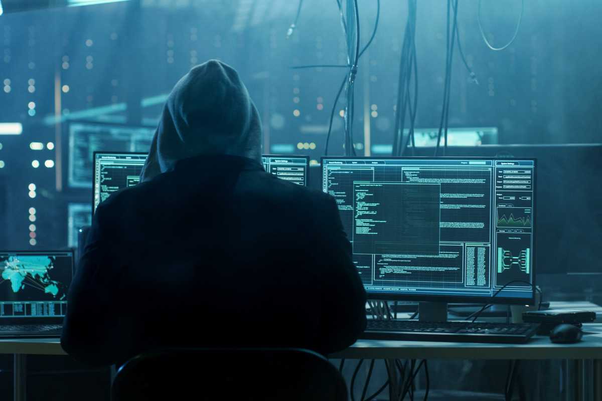 Gli hacker ci rubano voce e impronte digitali