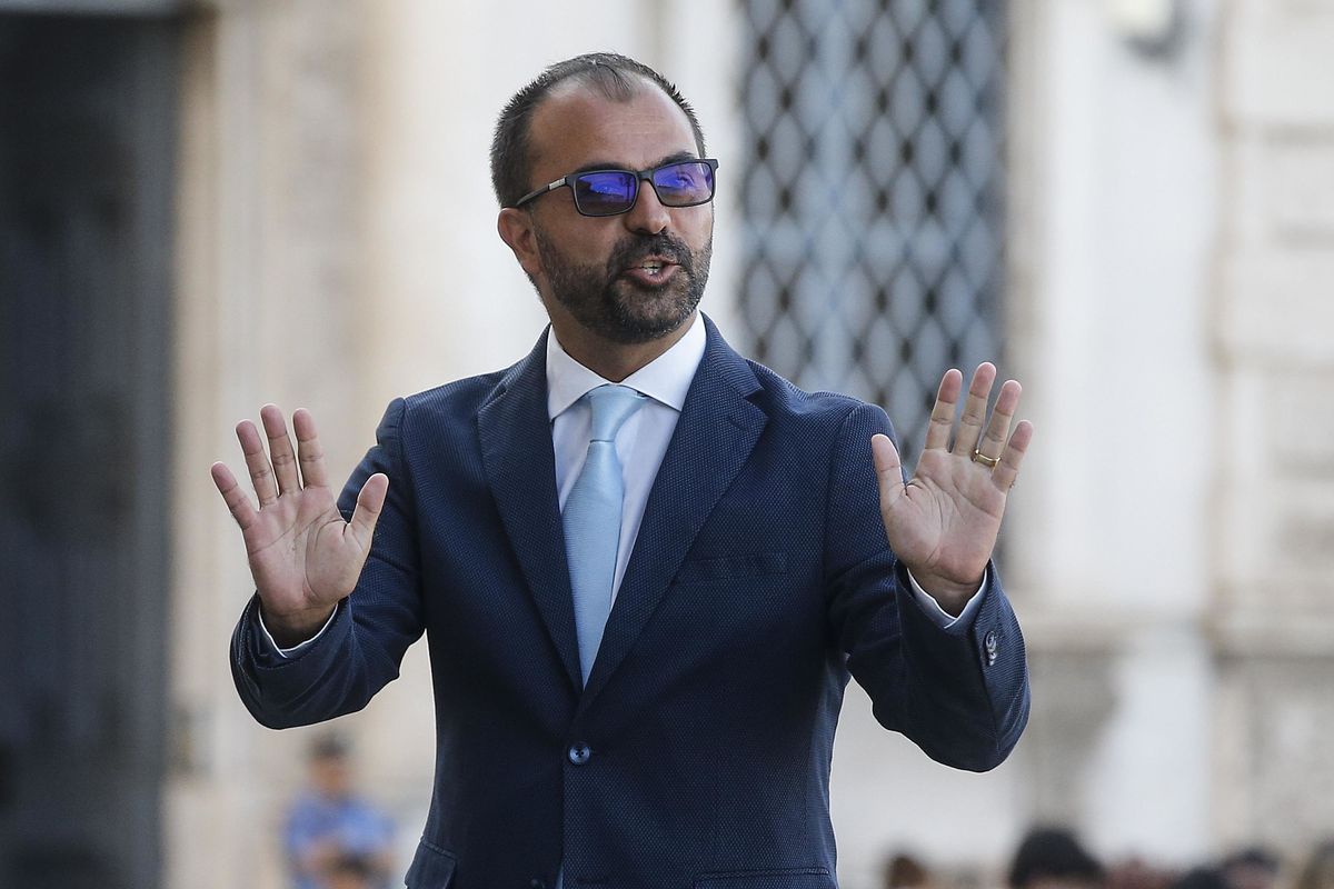Fioramonti molla i pentastellati e apre tre crepe nella maggioranza