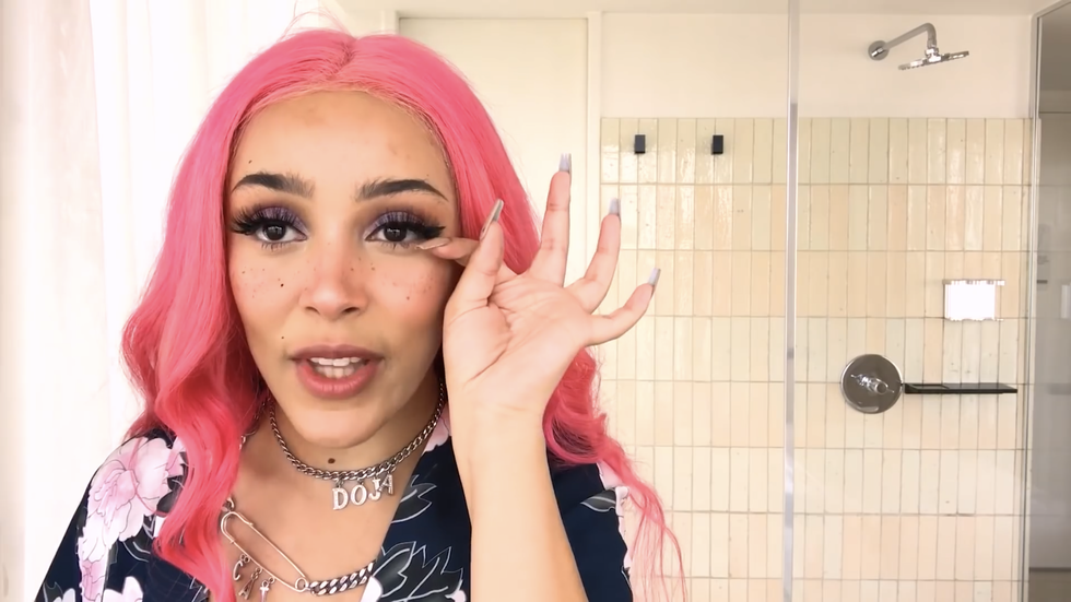 Doja Cat's E-Girl Makeup Tutorial Vogue - xoNecole: Women's Interest ...