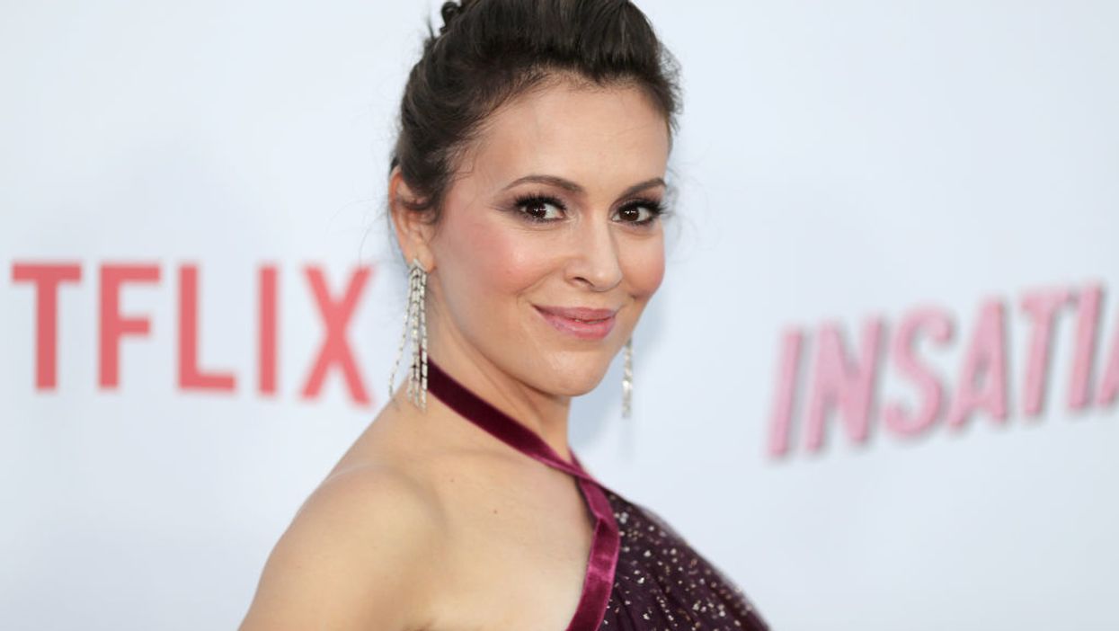 Alyssa Milano wants you to join her in summoning the universe in a collective meditative chant to remove President Trump