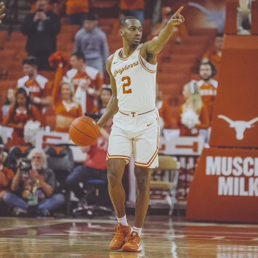 The Baylor Bears extend their winning streak to eight while the Texas Longhorns drop an unexpected game to Providence