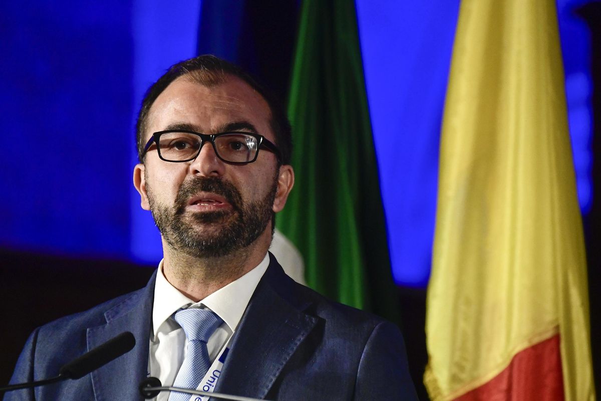 Fioramonti sbatte la porta e apre l’ennesima crepa nella maggioranza agonizzante