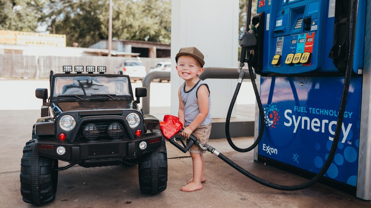 A Texas toddler took his toy Jeep around town like a 'big boy,' and the photos are adorable