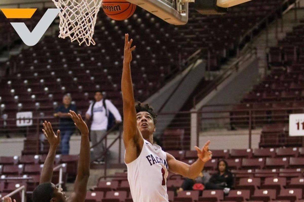 VYPE U: Tompkins Sneaks in Late Victory Over Davis in Holiday Hoops Classic