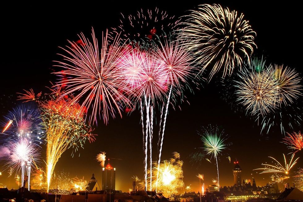 https://pixabay.com/photos/new-year-s-eve-fireworks-beacon-1953253/