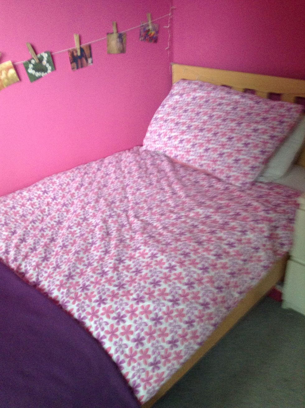 How to make your bed look really nice B+C Guides