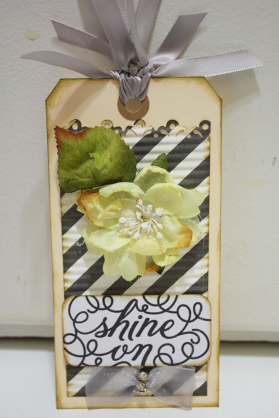 How to make a gift tag box B+C Guides