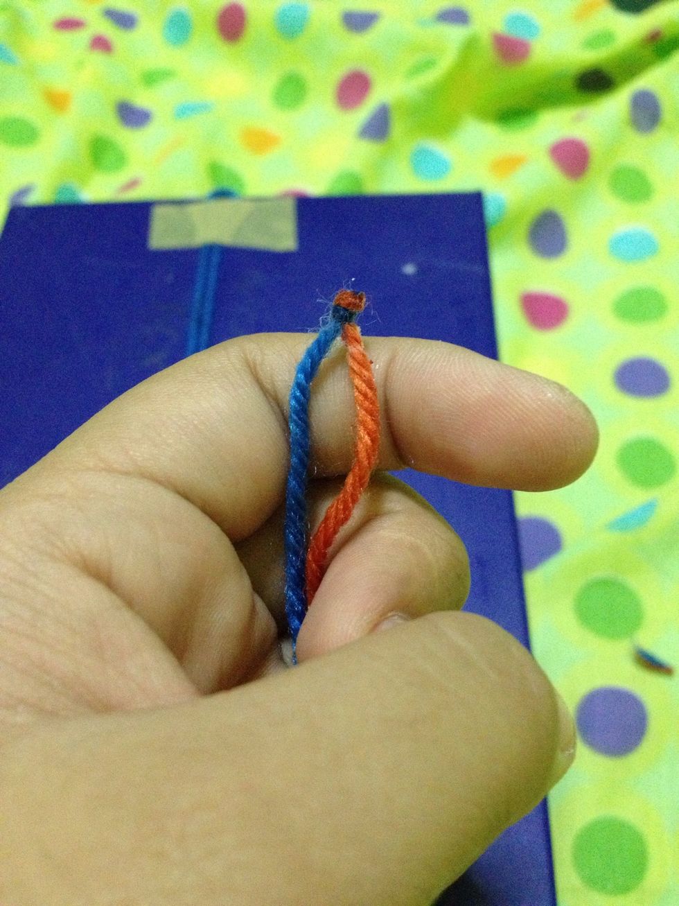 How to make a yarn bracelet B+C Guides