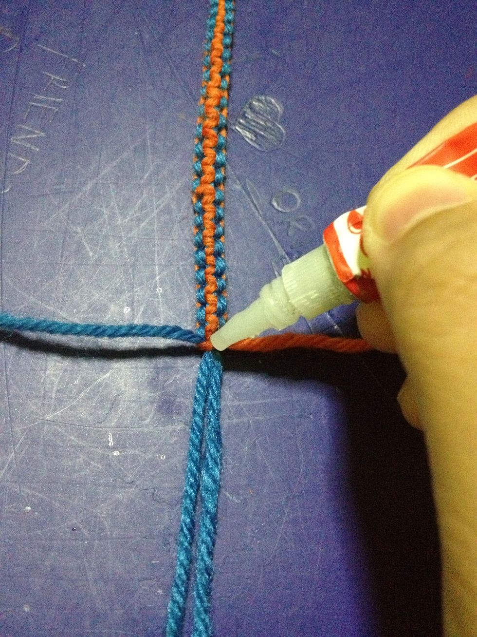 How to make a yarn bracelet B+C Guides