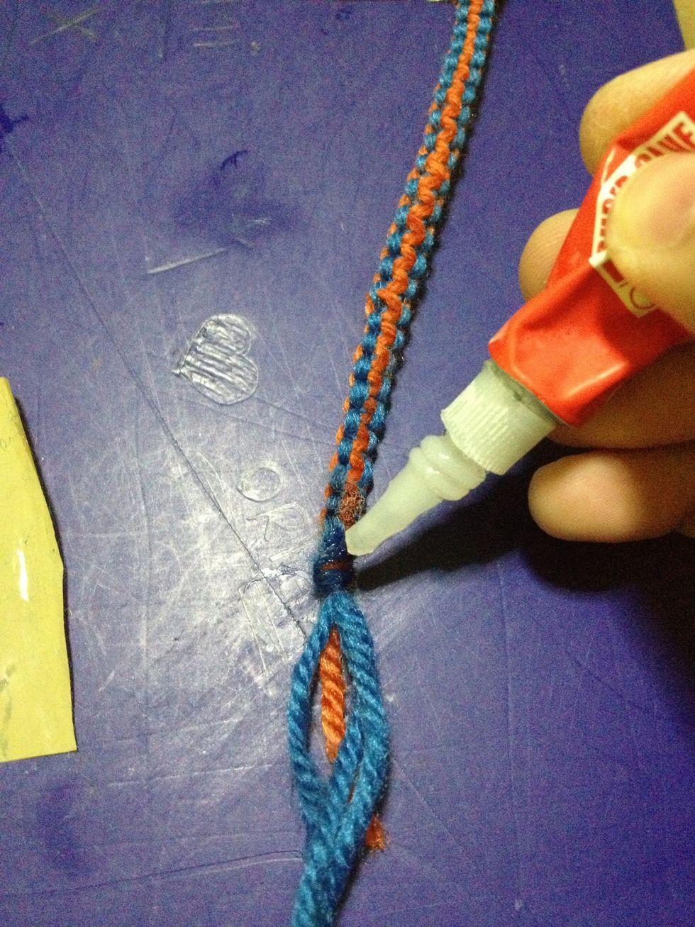 How to make a yarn bracelet B+C Guides