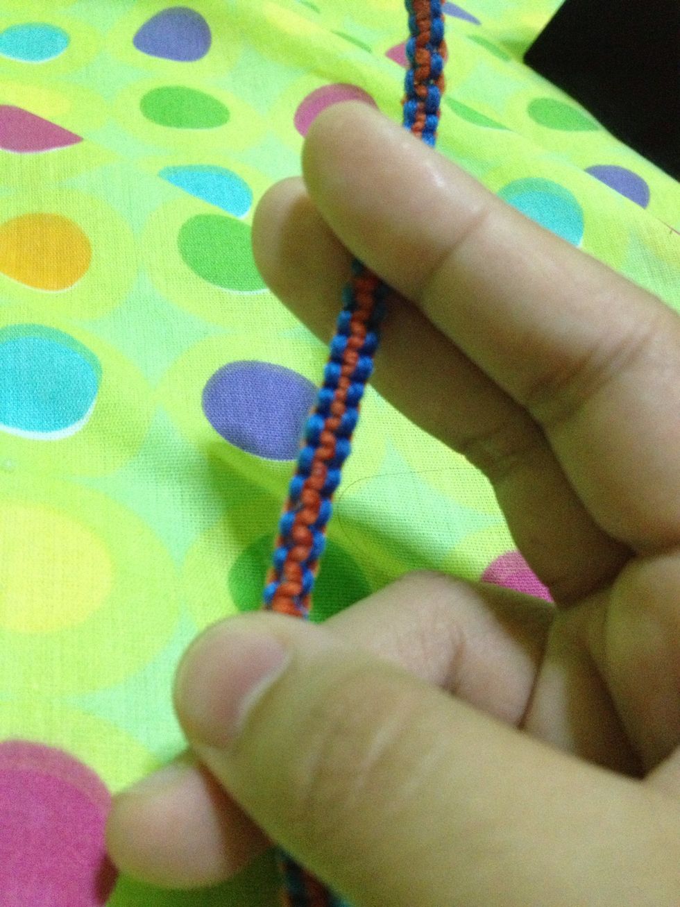 How to make a yarn bracelet B+C Guides