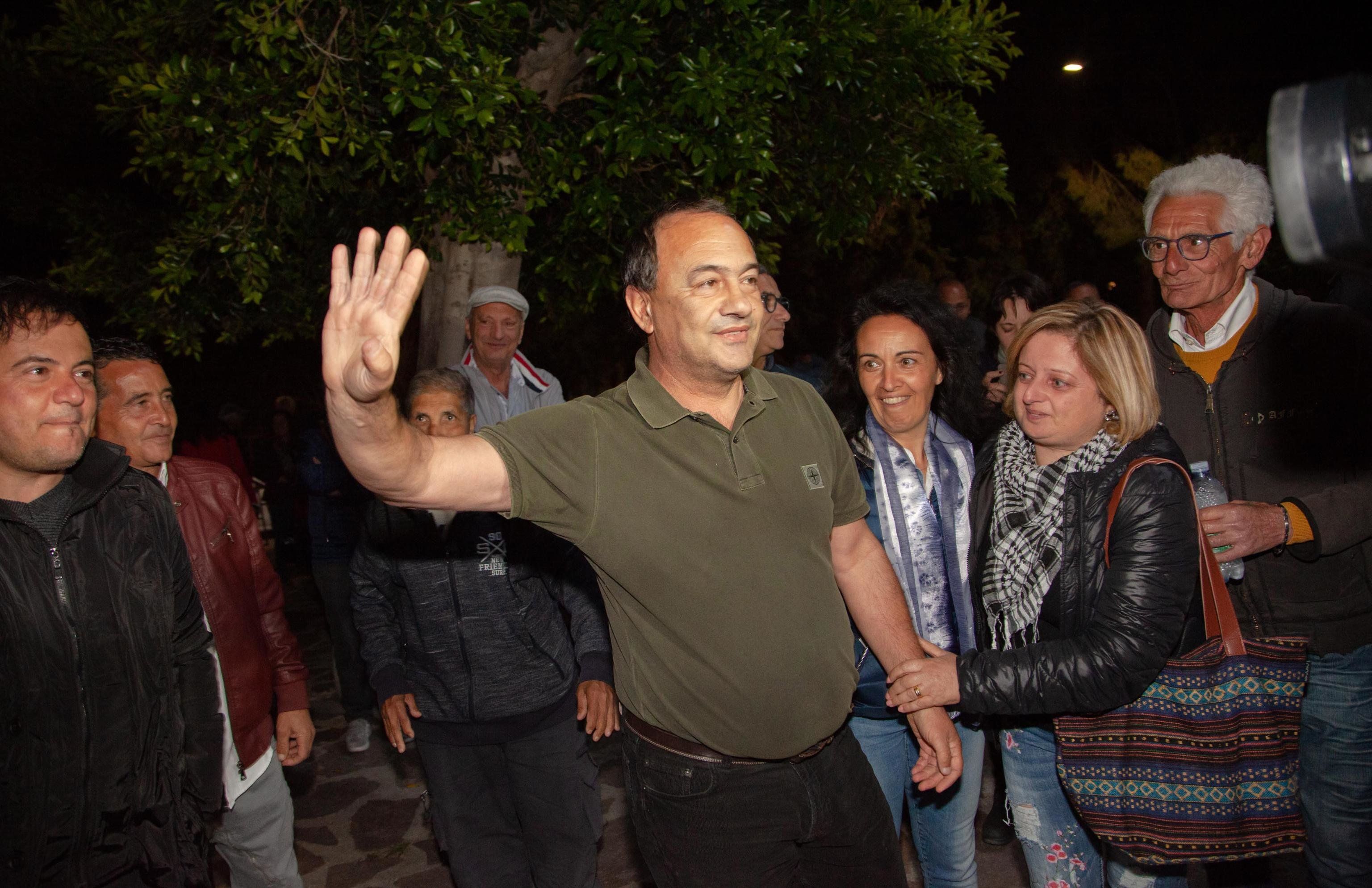 Le sardine schierate con Lucano l’indagato