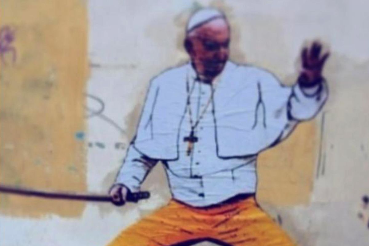 Fa un murales sul Papa, writer in Procura