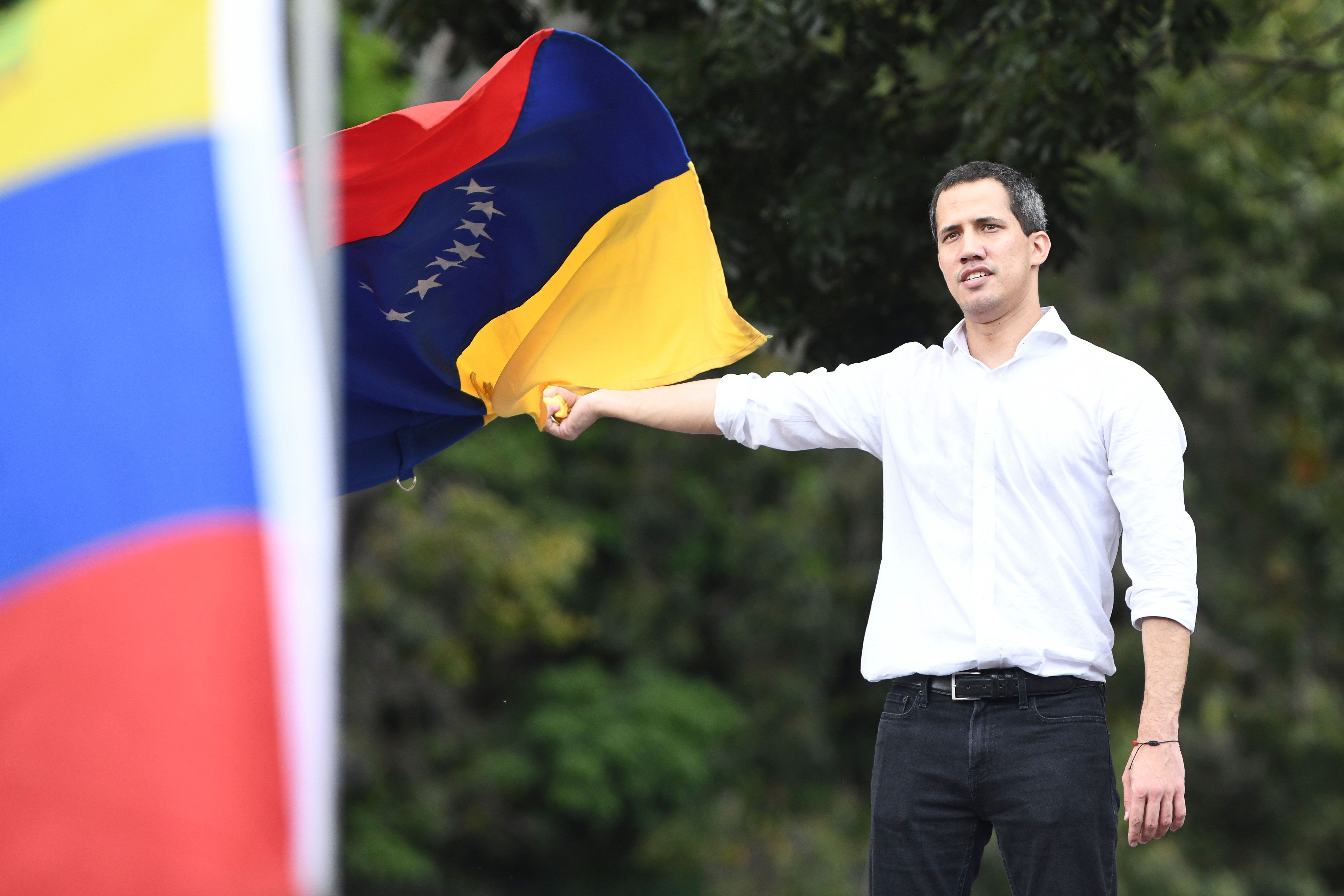 Parabola Guaidò: in un anno uscito di scena