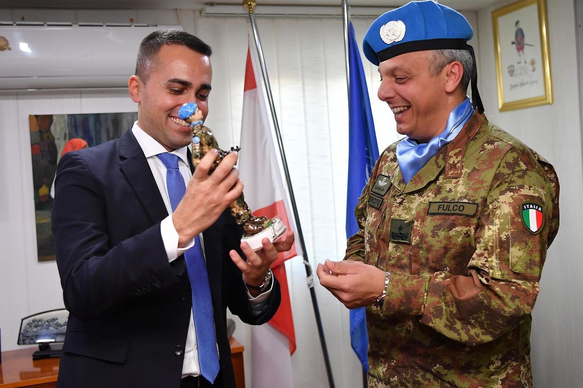 La Farnesina triste a gestione Di Maio: pernacchie dall’Ue e silenzio da Trump