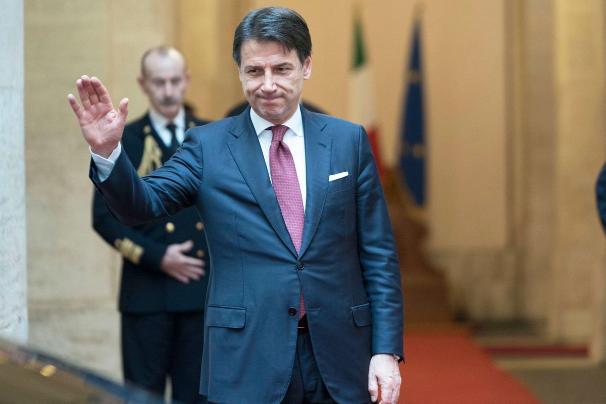 Giuseppi schiera le truppe. L’Europa lo lascia solo