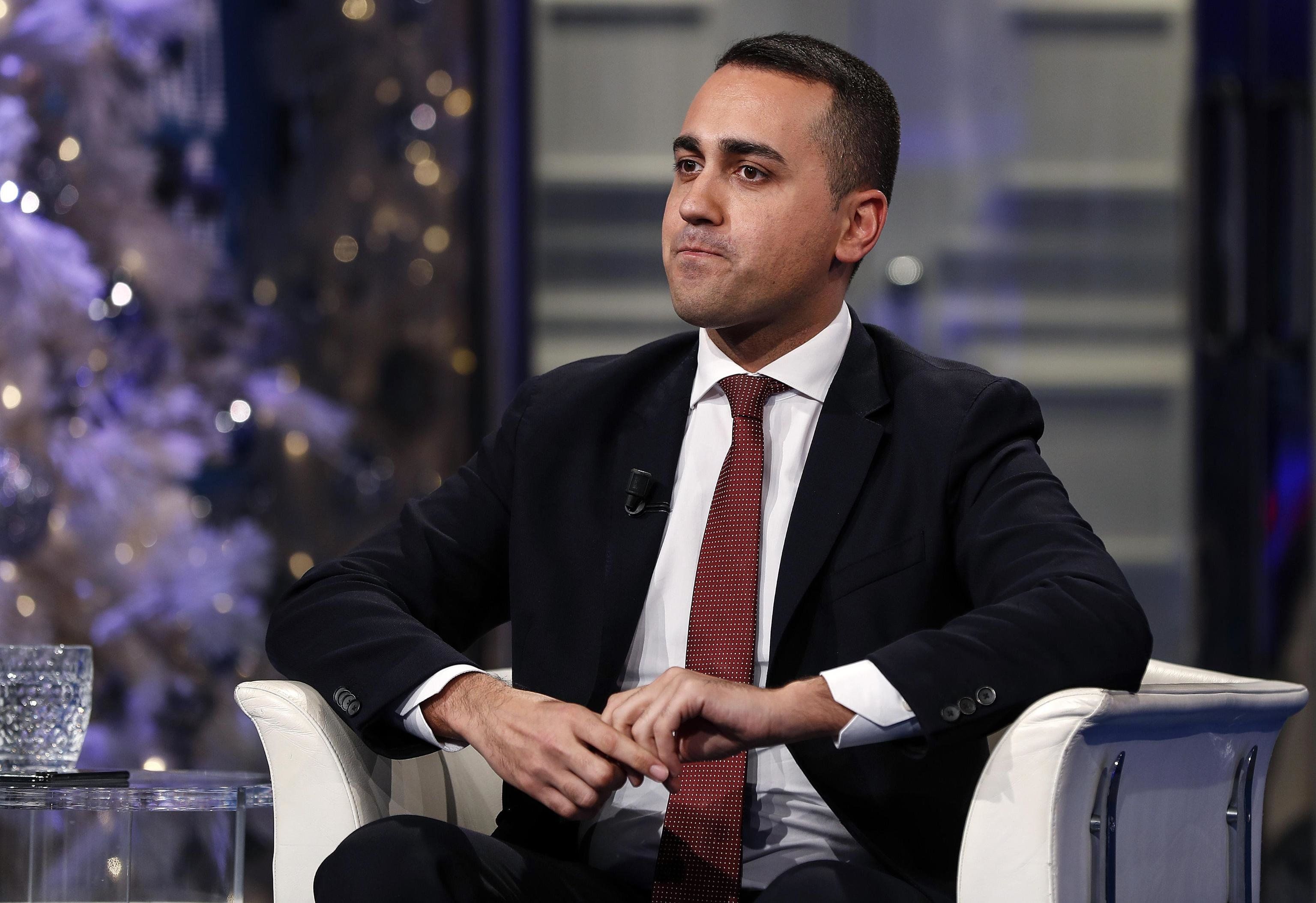 L’ammuina di Giggino per non irritare i 20 morosi del M5s che possono far male