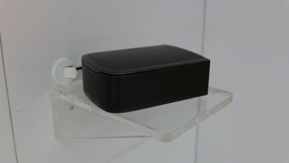 LG Bar 9.1 wireless rear speaker