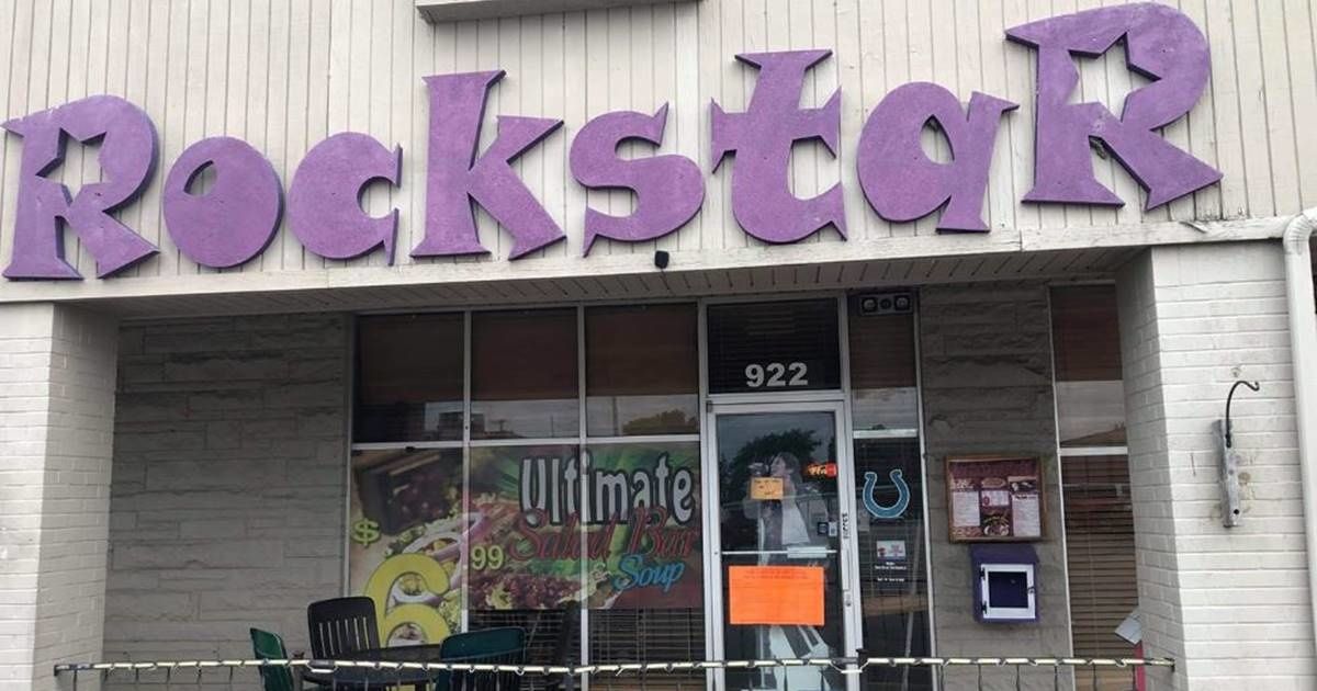 Every year on Christmas Day this pizzeria gives all of their sales to the employees