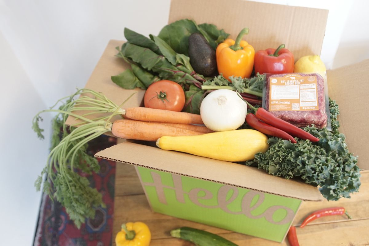 Hellofresh box with vegtables in it