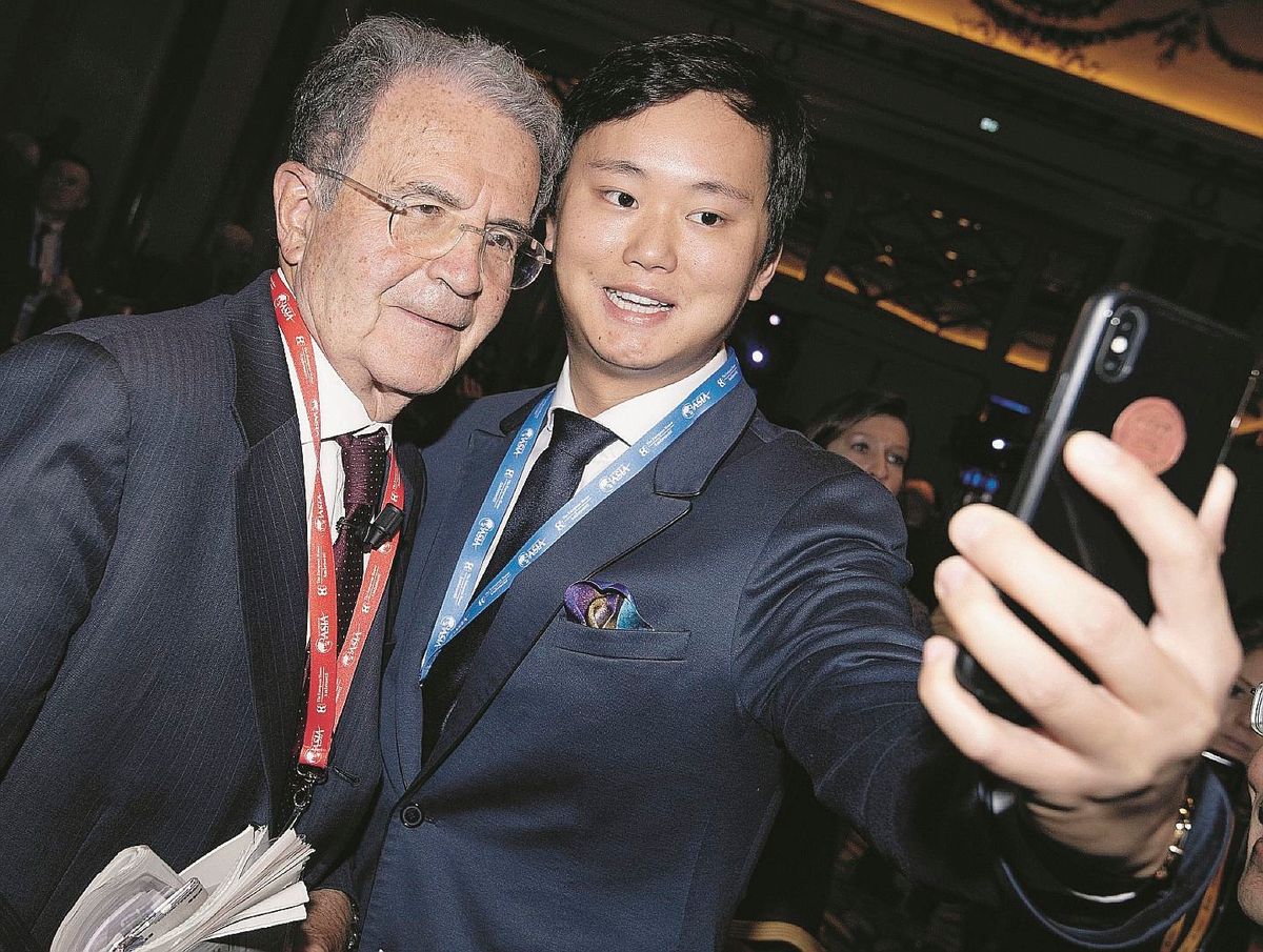 Prodi esulta: lavoratori italiani come i cinesi