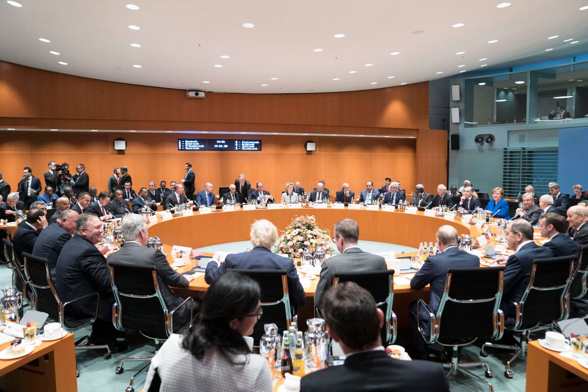 I leader della Libia non si parlano a casa della Merkel. Pace più lontana