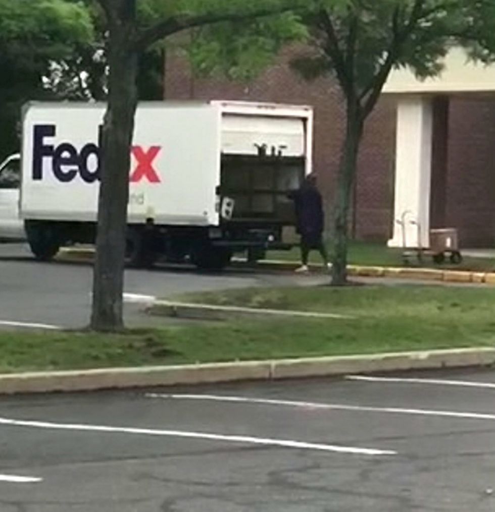 Fedex Delivery Driver Caught On Camera Carelessly Hurling Boxes Into Back Of Truck Comic Sands