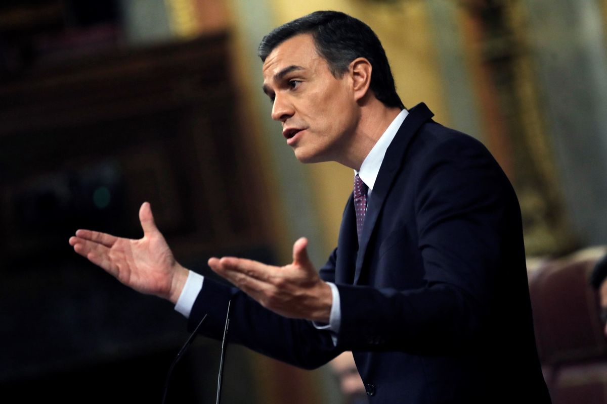 Furia femminista su Sánchez: troppo trans