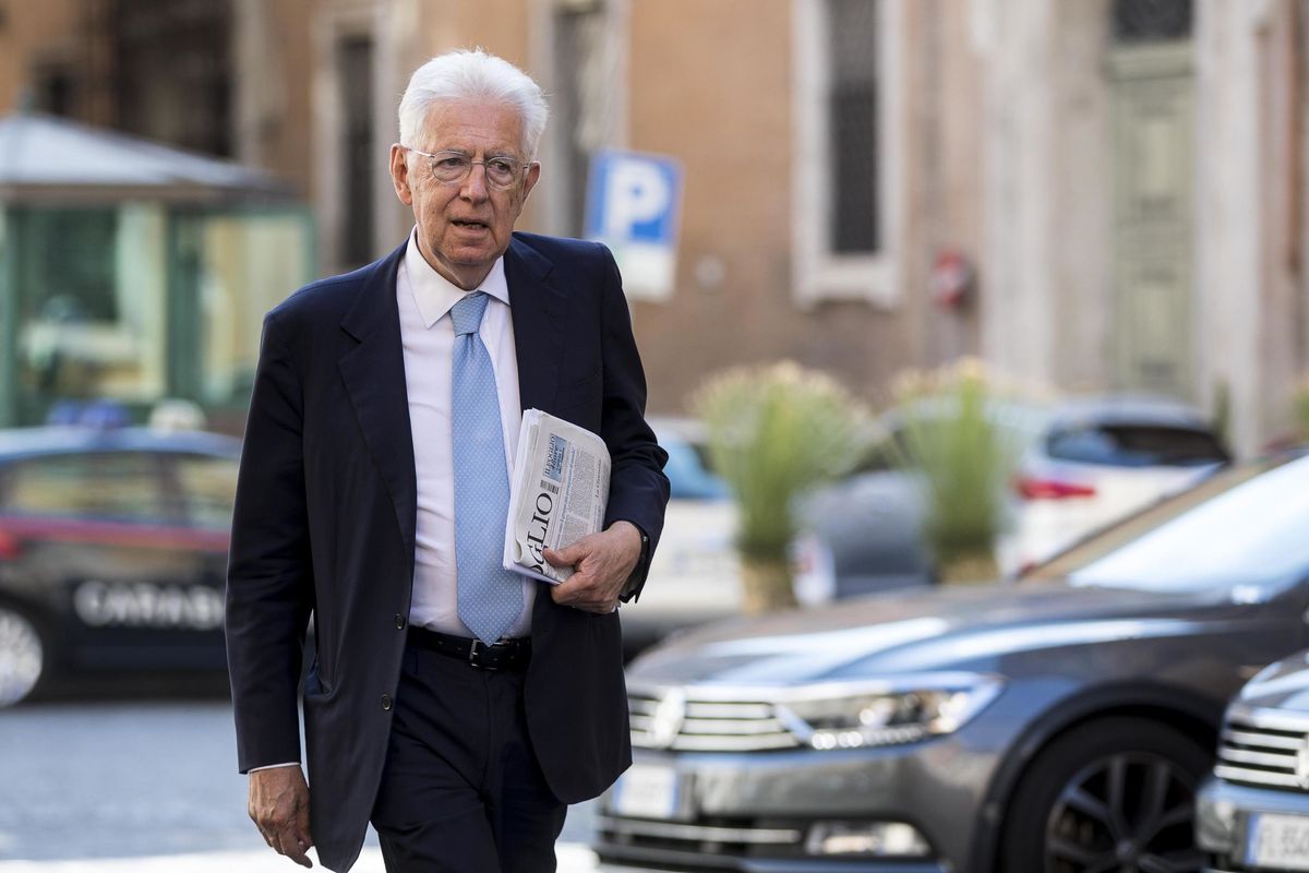Monti consiglia Macron: 
al popolo neanche le brioche. Sulle pensioni il prof 
peggio di Maria Antonietta