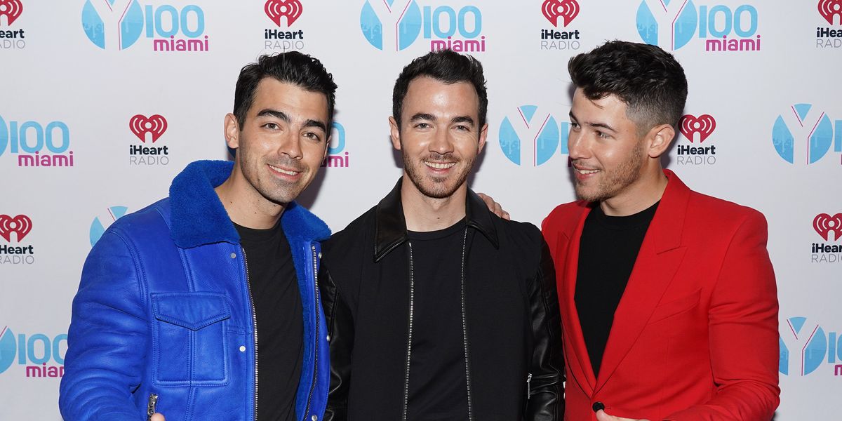 Watch Jonas Brothers Recreate an Iconic Kardashian Fight
