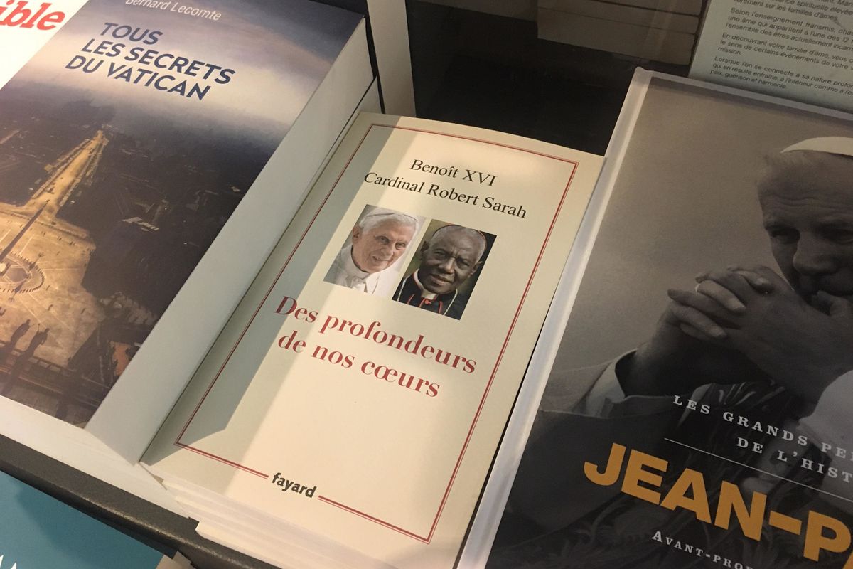 Nel saggio le ragioni del sì al celibato. Chi vuole abolirlo dovrà farci i conti