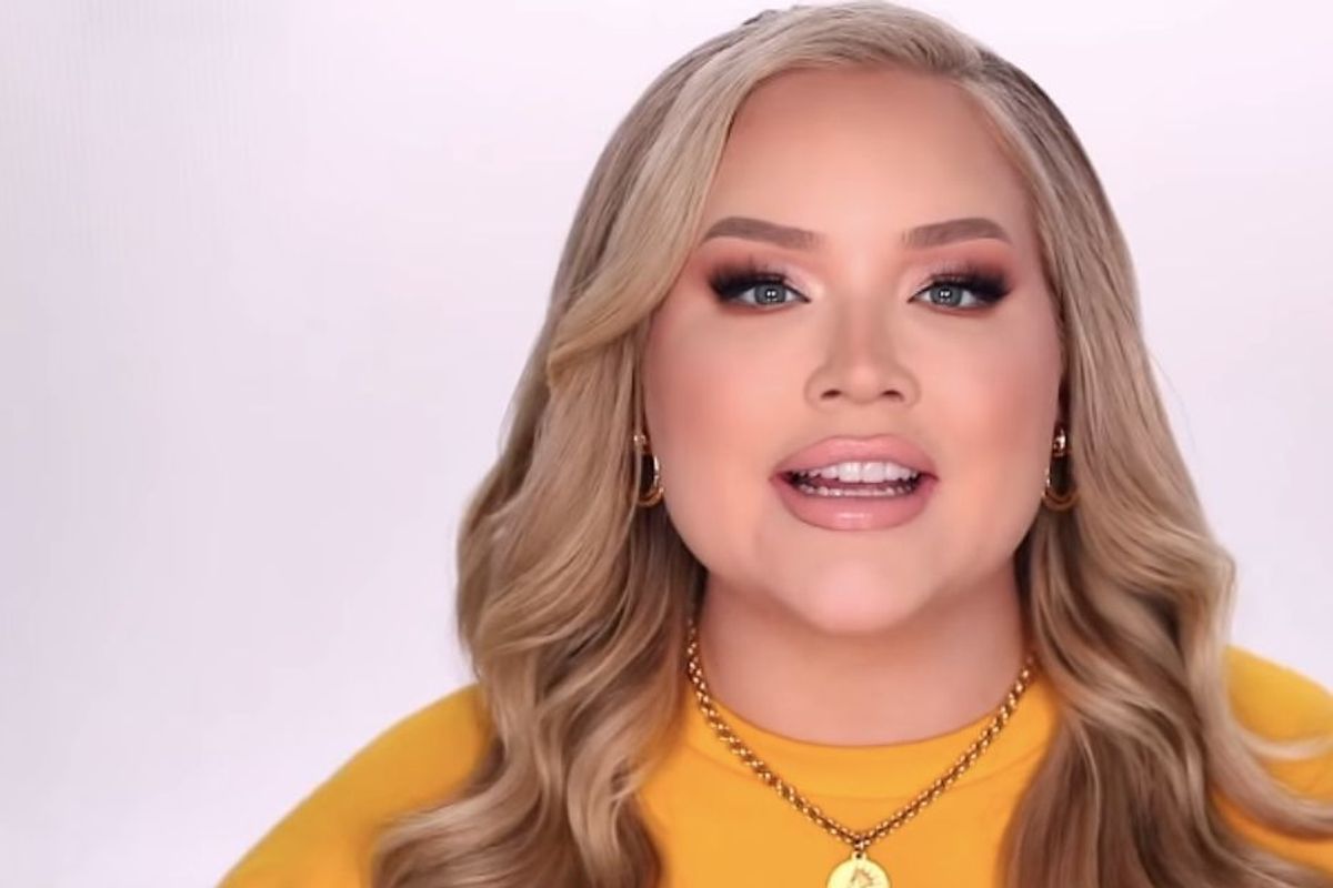 Popular beauty vlogger blackmailed into coming out as transgender. Her video is worth a watch.