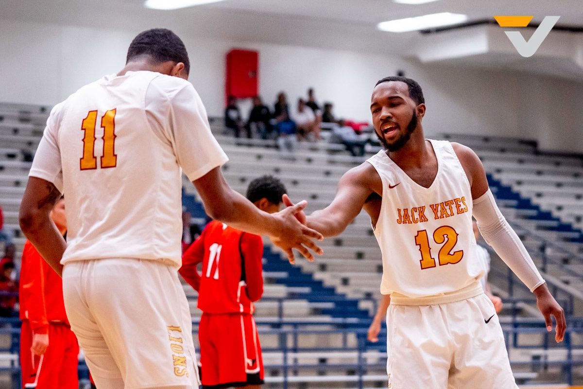 Yates extends 100-point streak to 12; Wise weighs in; photo gallery