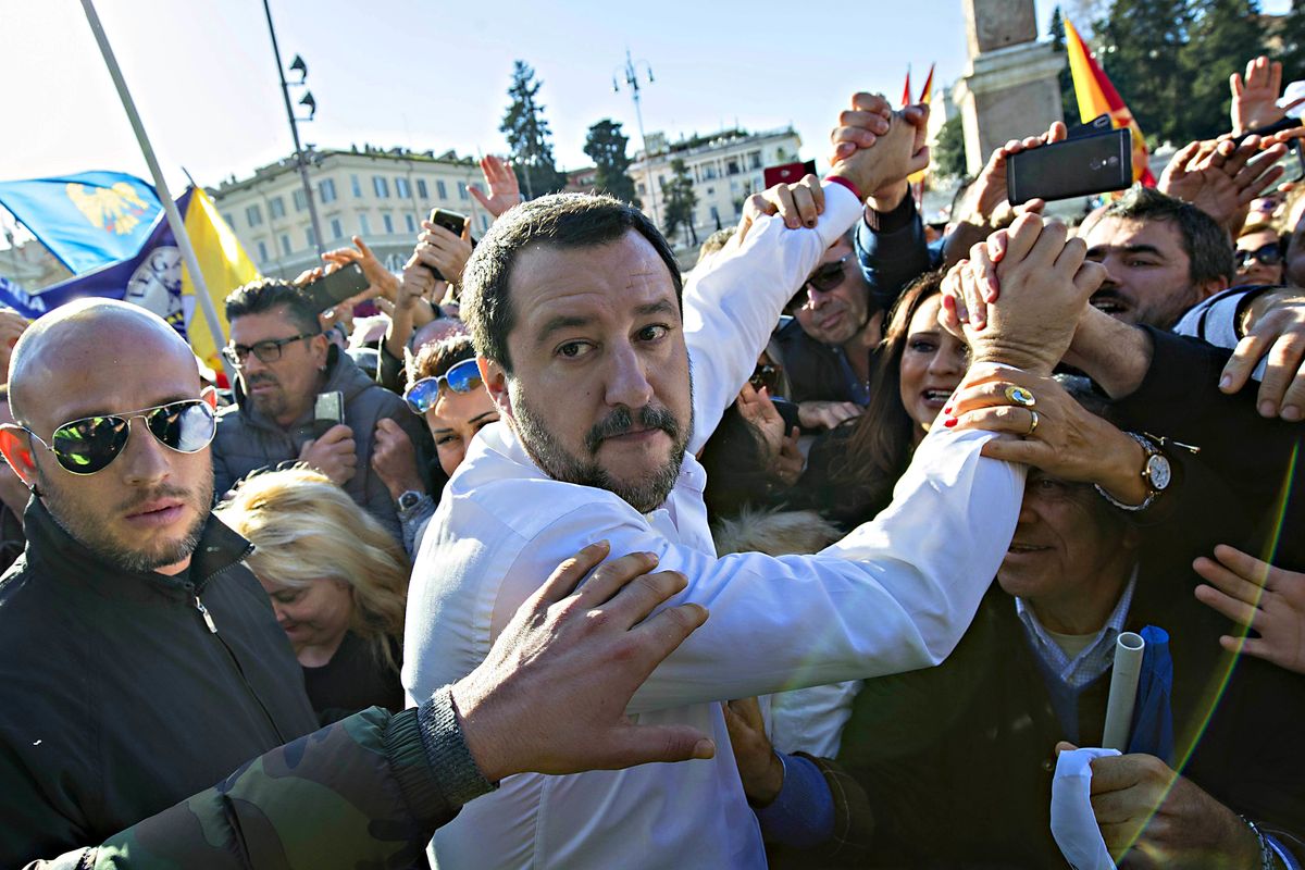 Le sirene di Palazzo invitano la destra a stare con il sistema per governare