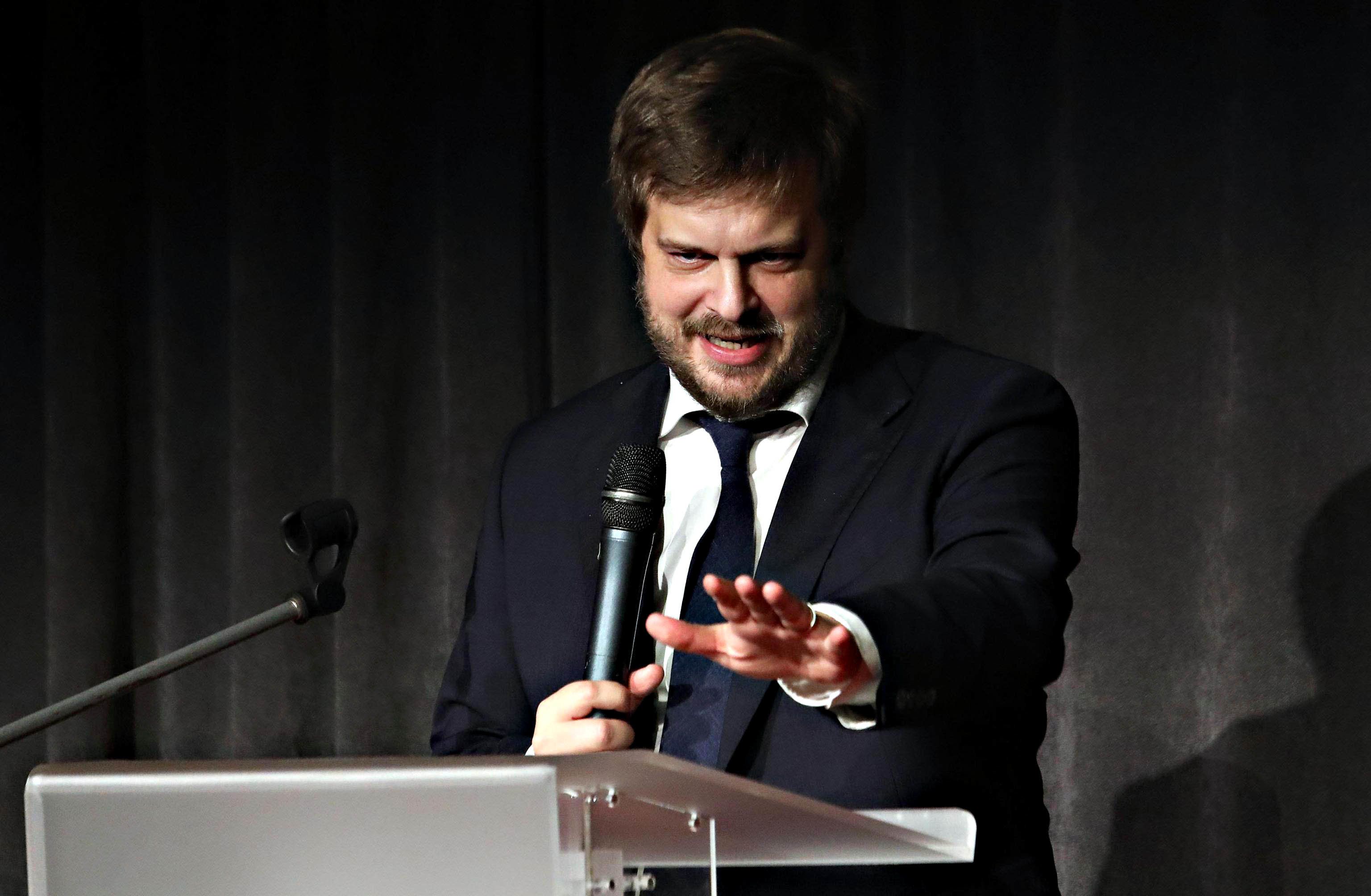 Appello degli influencer dem contro i decreti Sicurezza. L’ala destra del M5s arranca