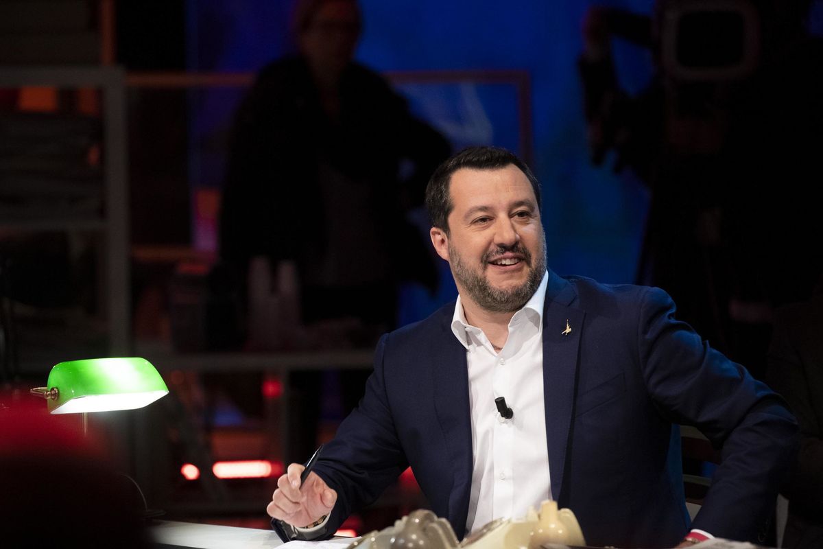 Salvini a testa bassa: «Chiudere i confini di terra, mare e aria»