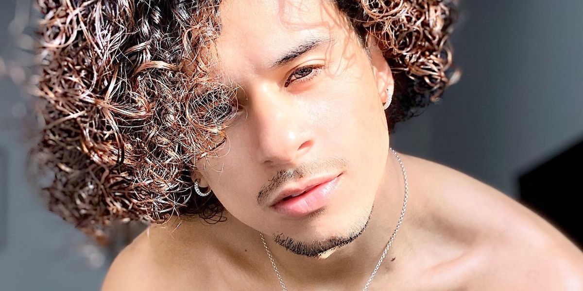 Gay Porn Star Demands Bottoms Get Paid Equal to Tops