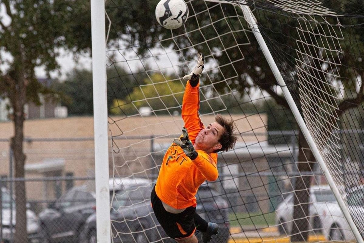 VYPE U: Jesuit Soccer Falls to Elite Elsik