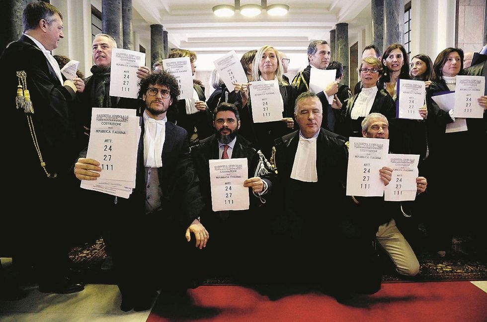 Gli avvocati contestano Davigo i magistrati bocciano Bonafede