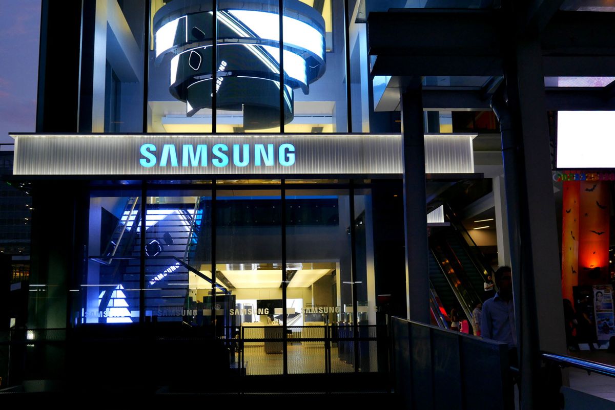 Samsung store logo