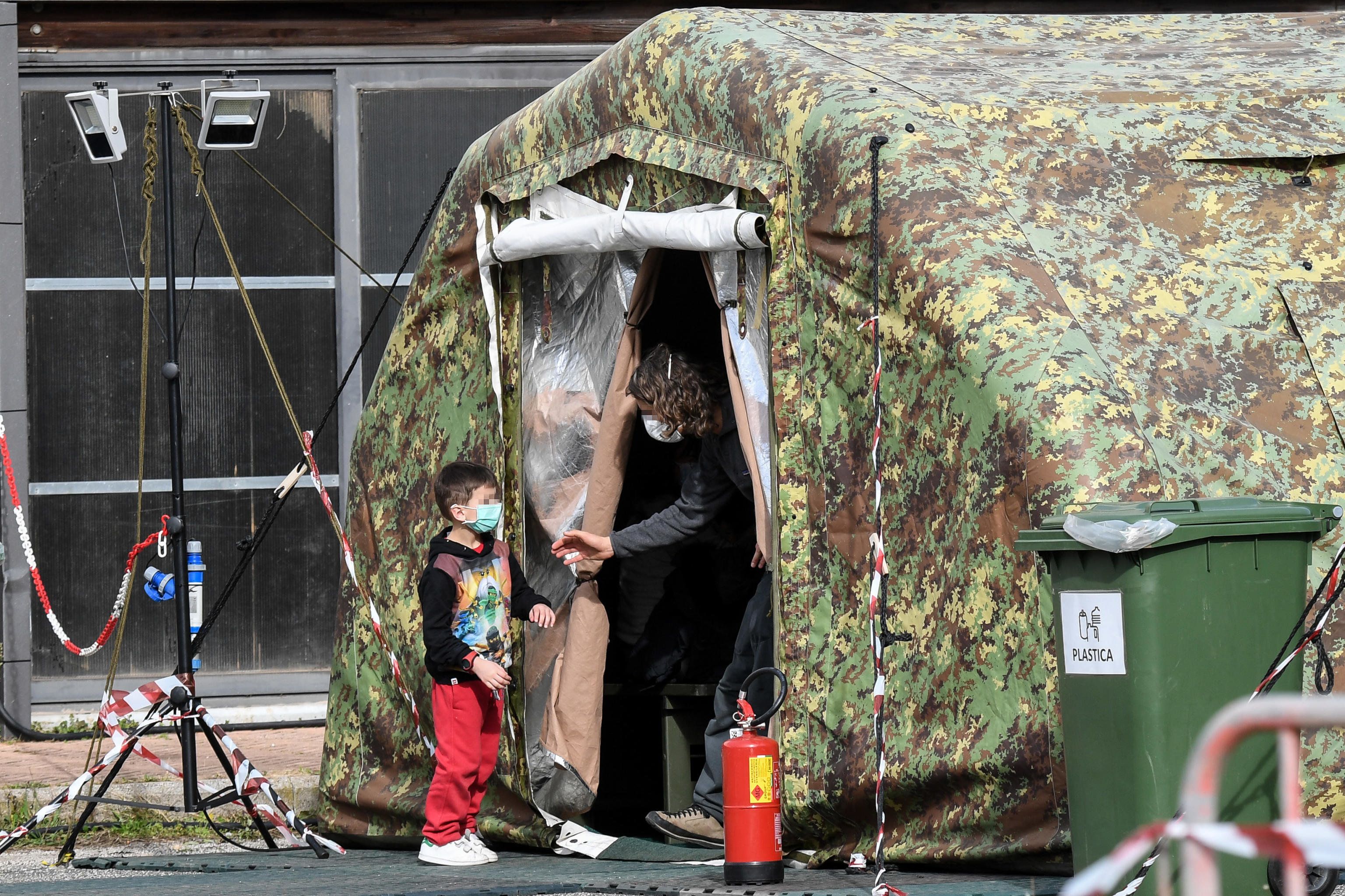 Il governo ha lasciato un minorenne in Cina