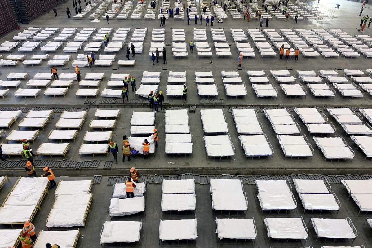 Gli antirazzisti inventano lapidazioni contro i cinesi