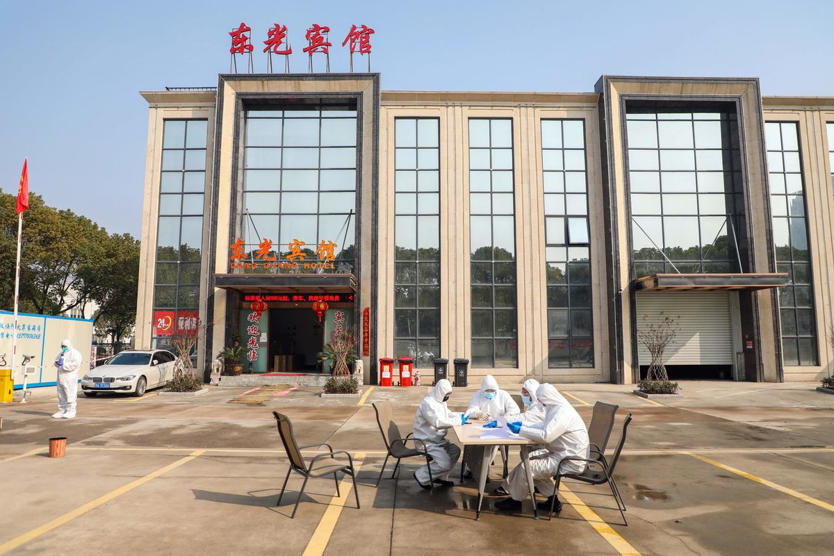La Cina annuncia una cura per la malattia di Wuhan. L’Oms frena: zero riscontri