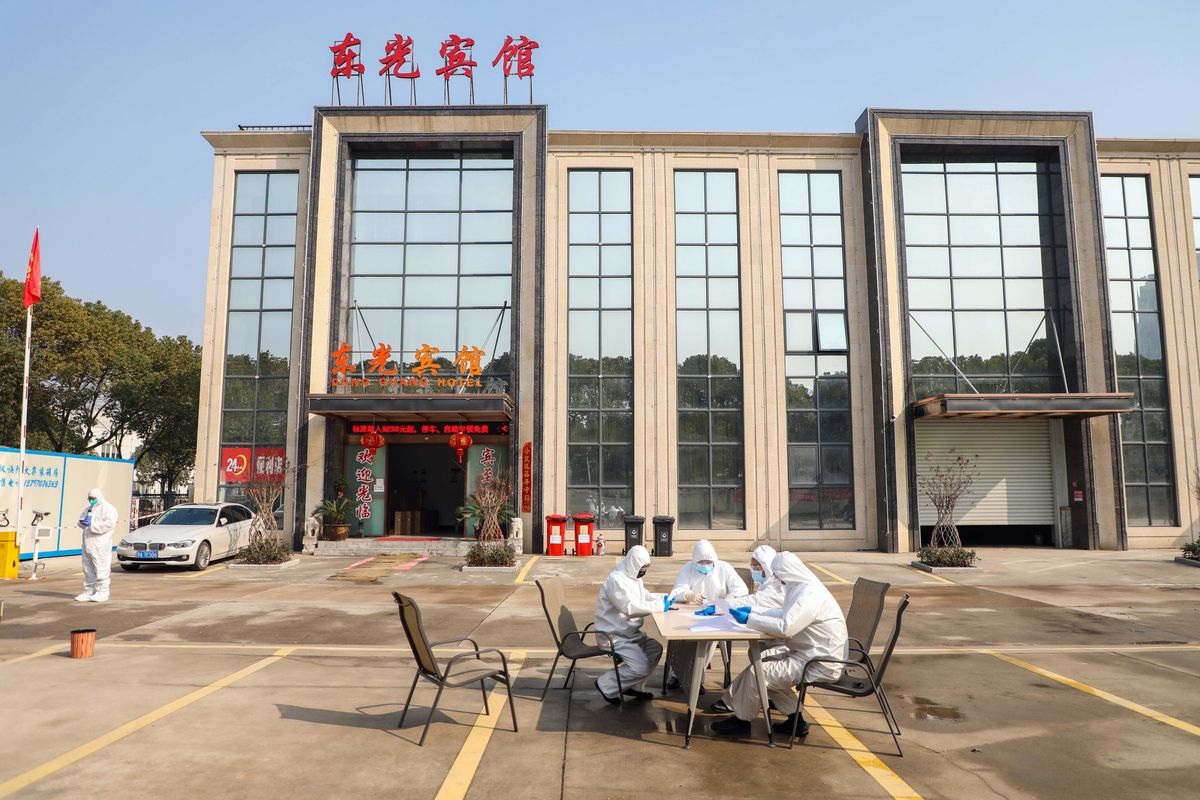 La Cina annuncia una cura per la malattia di Wuhan. L’Oms frena: zero riscontri