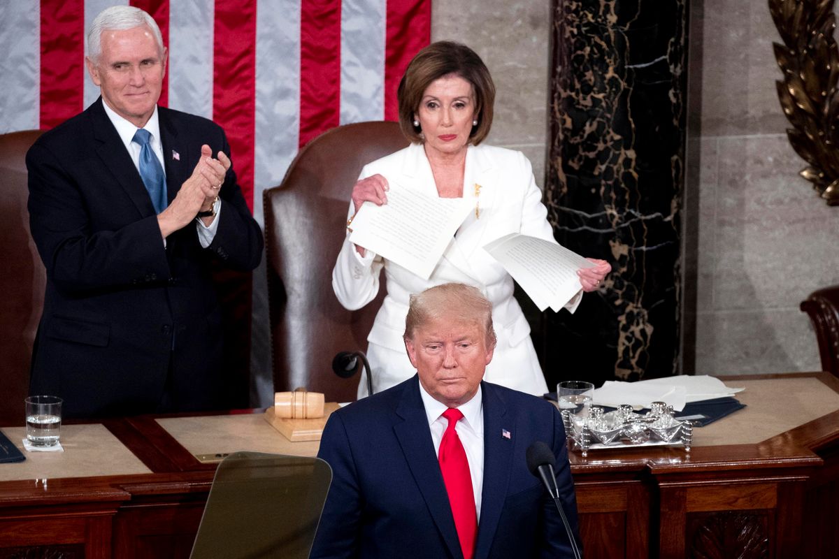 Nancy Pelosi fa i dispetti a Trump: è l’emblema della sinistra che rosica