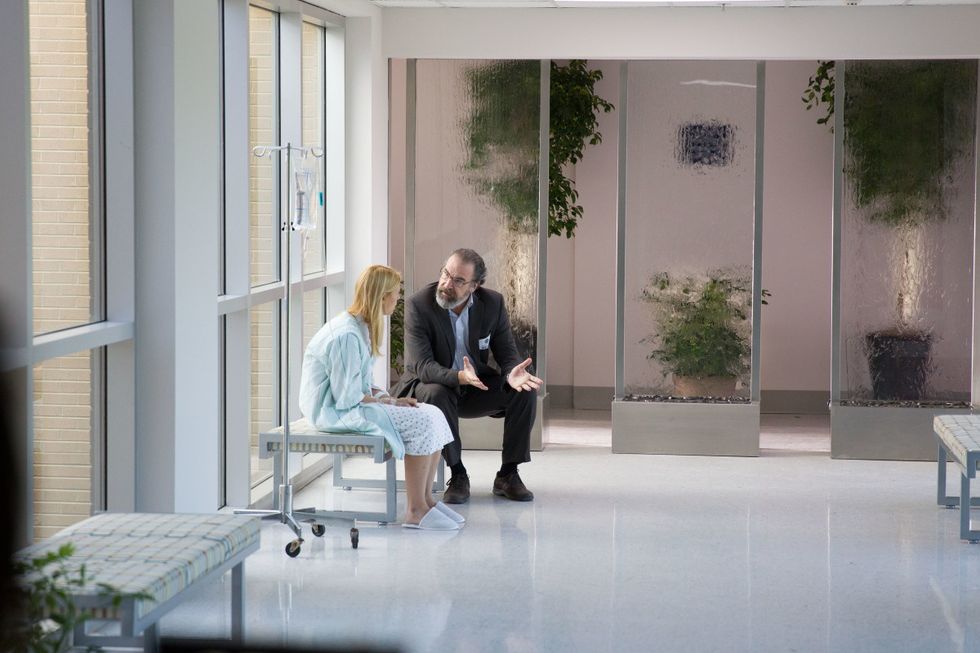 Claire Danes and Mandy Patinkin in a hospital.