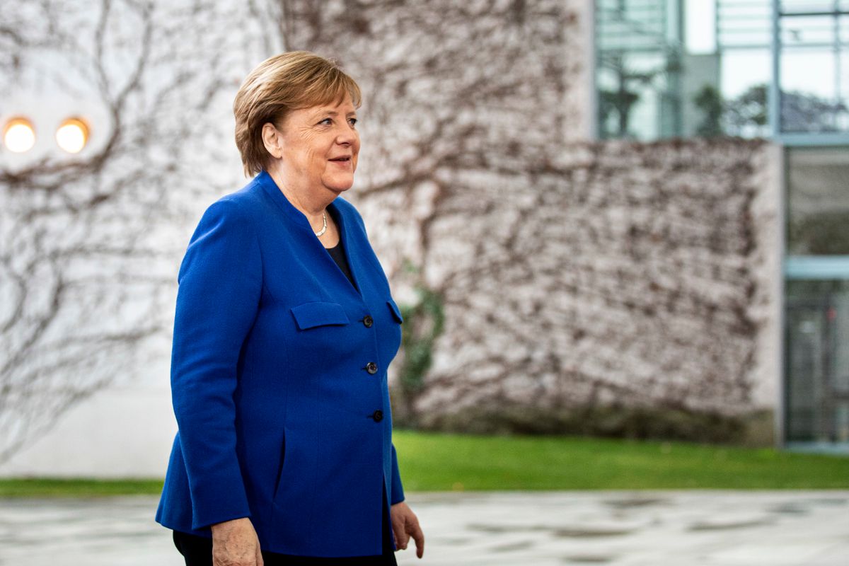 Democrazia secondo la Merkel: se vince la destra, lei annulla il risultato del voto