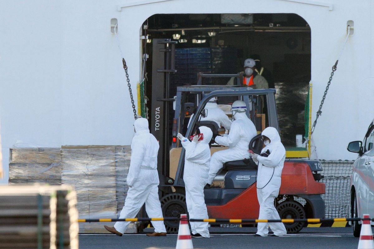Esami su italiano rientrato da Wuhan. In 35 bloccati sulla nave da crociera
